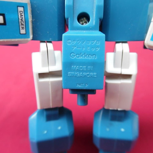 Robotech Alpha Fighter figure from 1984 by GAKKEN