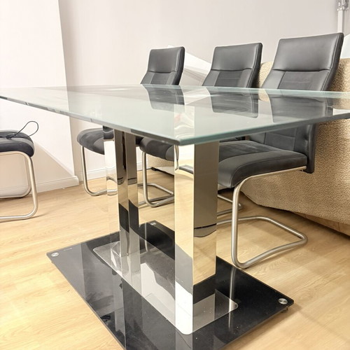 Glass dining table used 1.50x0.90 m