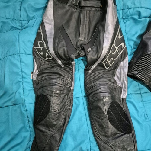 Roleff leather motorcycle suit with ixs pants like new
