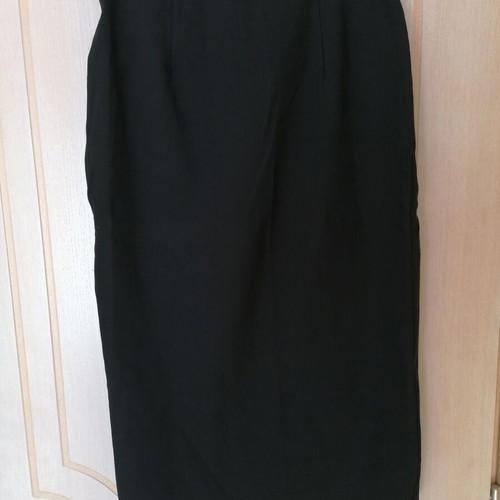 Italian skirt L new, elastic with embroidered design