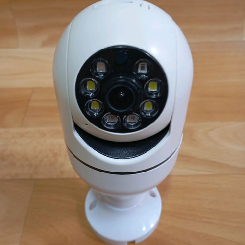 Bulb security WiFi camera used, in good working condition