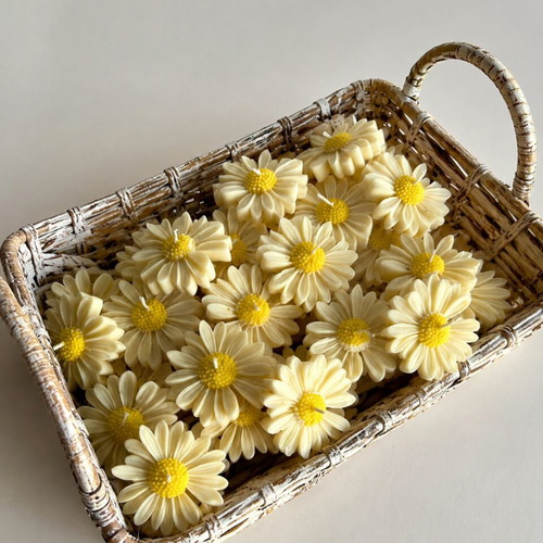 Handmade Daisy Shaped Plant-Based Candle