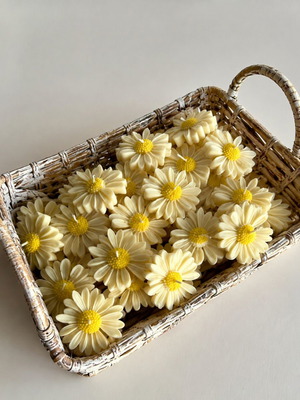 Handmade Daisy Shaped Plant-Based Candle