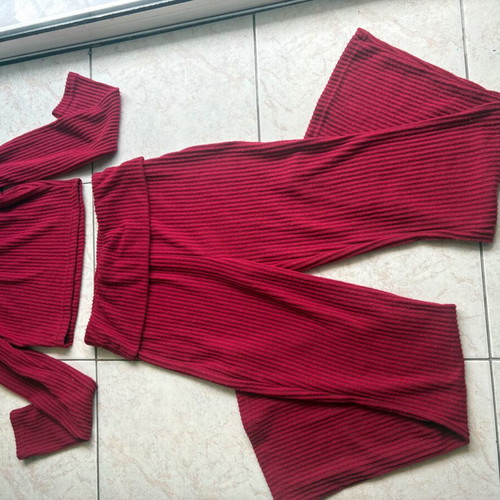 Set of flared pants and off-shoulder blouse like new, burgundy