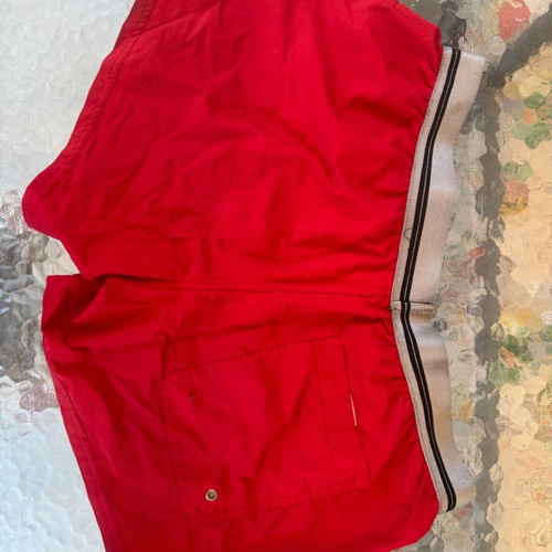 Med short red swimwear like new, size S