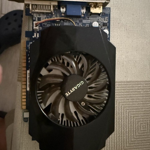 Gigabyte Nvidia 2GB DDR3 and ATI Radeon 4870HD 1GB DDR5 graphics cards used, pack of 2
