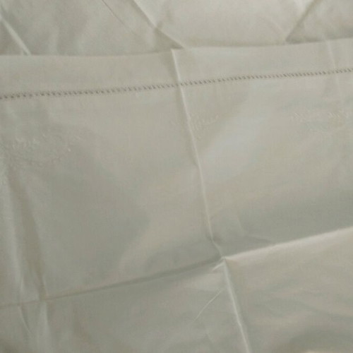 Bed sheet set with embroidery like new, fitted sheet and 2 pillowcases