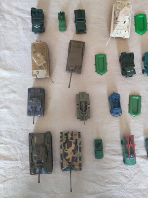 Plastic battle tanks and vehicles set used, 39 pieces