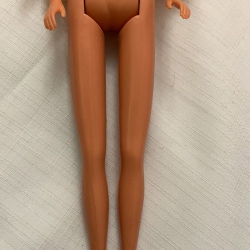 Doll used with one detachable leg, clean and fragrant hair