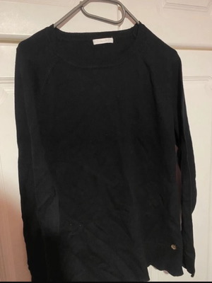 Classic black sweater like new, size Medium-Large