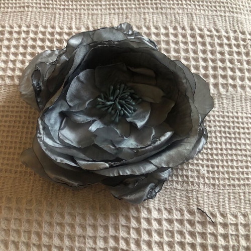 Buttonhole flower gray like new with pin and clip