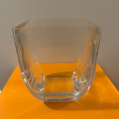 Glass square vase used, impressive and heavy