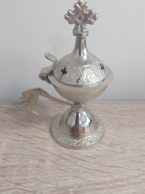 Small metal incense burner new condition