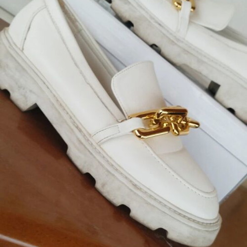White loafers with gold chain, like new, size 40.5-41