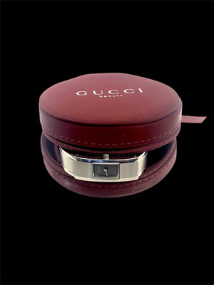 Gucci ρολόι γυναικείο μεταχειρισμένο, μαύρο και ασημί