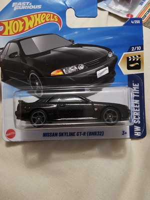 Hotwheels and Matchbox mainline set 4+1 cars new, sealed