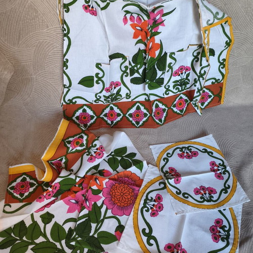 Vintage stamped kitchen linen set 70s/80s, 5 pieces, new