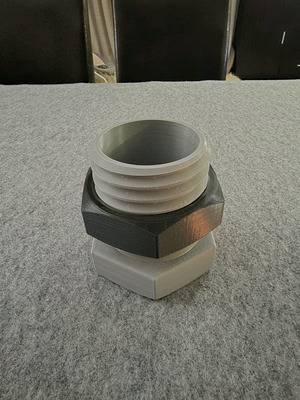 Container μολυβοθήκη μεταχειρισμένη 3d printed με βίδα και παξιμάδι γκρι-μαύρο