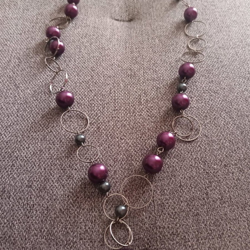 GC Accessories necklace like new with purple pearls