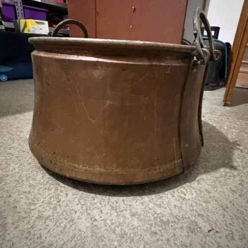 Traditional hammered copper cauldron with tin lining and metal handles, 45L