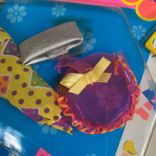 Hasbro Sindy Fashions Groovy Collection outfit with accessories 1991 new