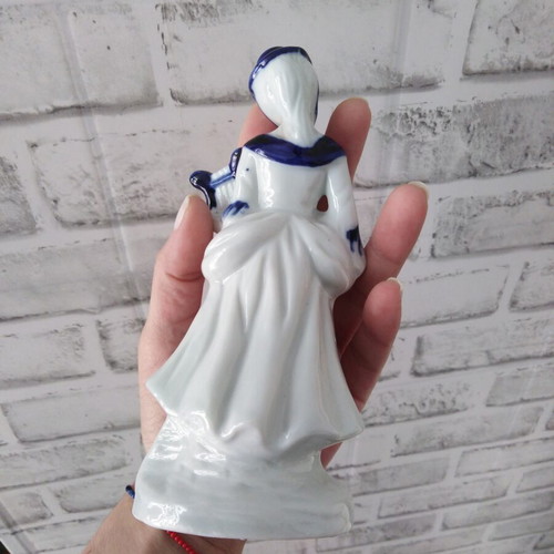Vintage porcelain girl figurine like new