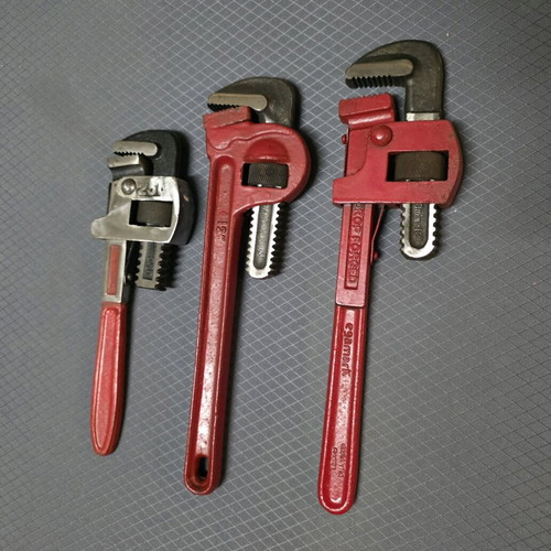 Set of 3 heavy-duty pipe wrenches with movable and fixed jaws