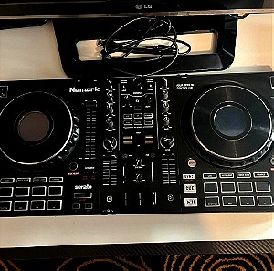 Numark Mixtrack Platinum FX DJ Controller με Οθόνη