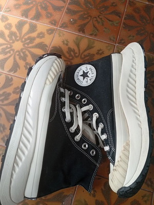 Converse Chuck Taylor All Star ψηλά αθλητικά παπούτσια σε μαύρο και λευκό, 40