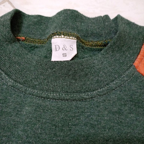 D&S Unisex Sweater Orange and Green Like New