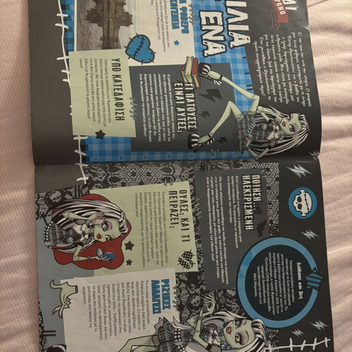 Monster High magazine and poster 2012 with Frankie and Clawdeen