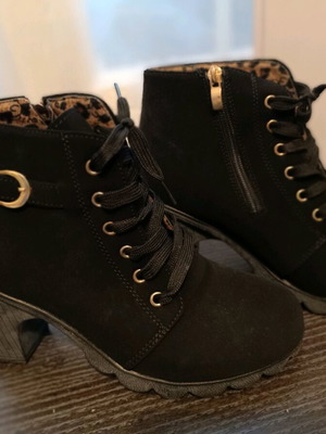Suede black leopard ankle boots like new, size 40