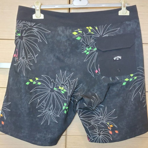 Billabong swim shorts like new, size 32, multicolor and black