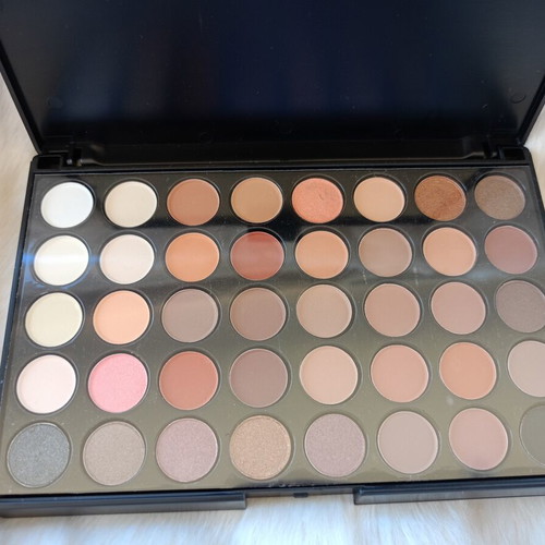 Eyeshadow palette 40 shades nude, peach and earth tones new