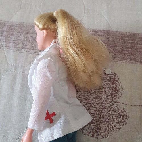 Barbie doctor like new