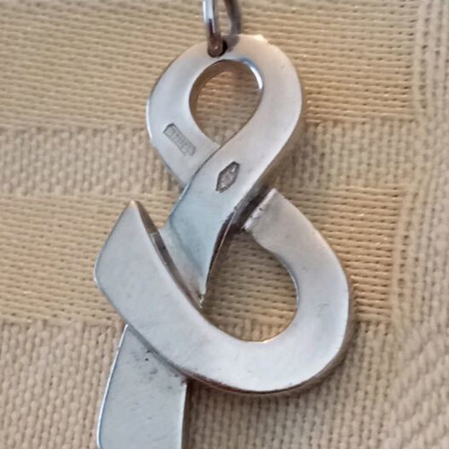 Very Gavello white gold pendant 9k used, treble clef design