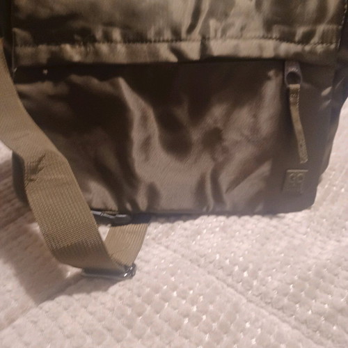 Carpisa women's crossbody bag like new green