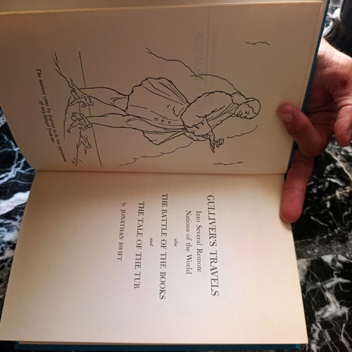 Gulliver's Travels book like new, English