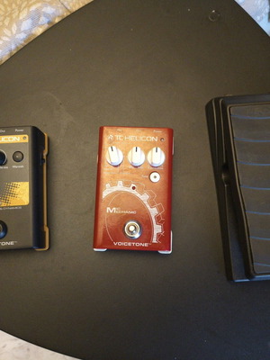 TC-Helicon VoiceTone Mic Mechanic & T1 with Proel Pedal set