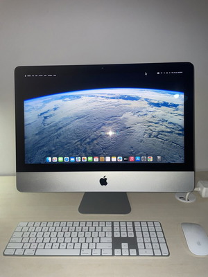 Apple iMac 21.5-inch Retina 4K with Magic Mouse and Keyboard like new