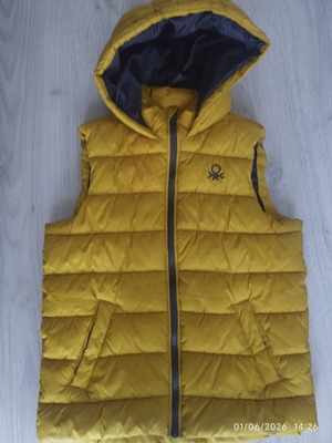Benetton sleeveless jacket yellow size XL like new