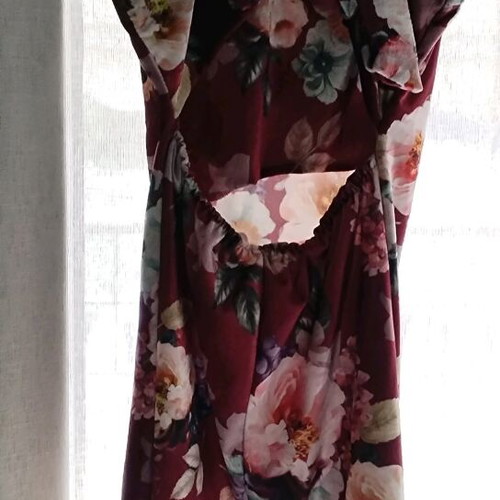 Floral mini dress like new, velour, evening with open back
