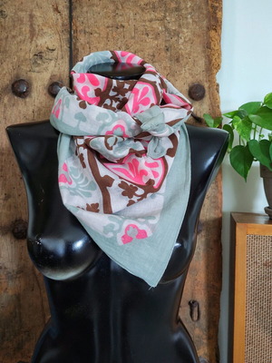 Y2k scarf with floral geometric print like new, multicolor