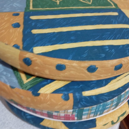 Pillows pack of 4, unused, diameter 43 cm approx