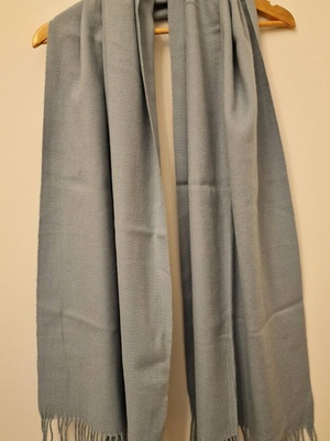 Pashmina with fringes like new, gray and turquoise