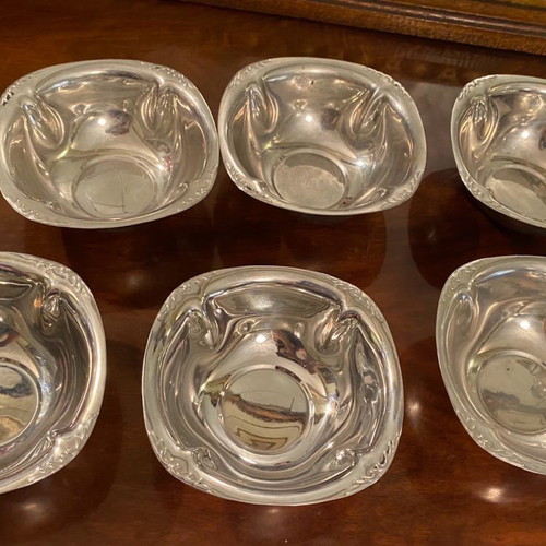 Set of 5 metal small plates and 6 matching stainless steel bowls used
