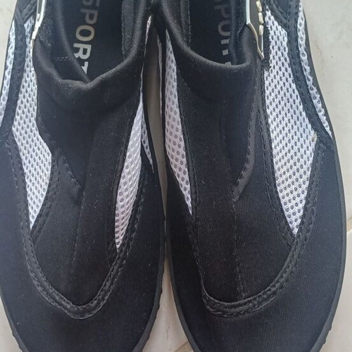 Water shoes unisex, new, size 38, black