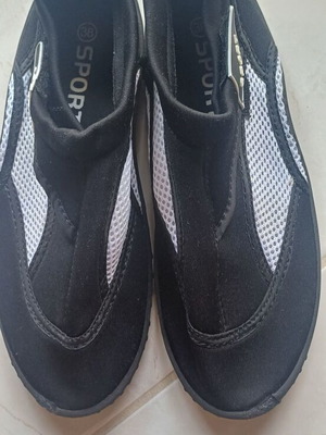 Water shoes unisex, new, size 38, black