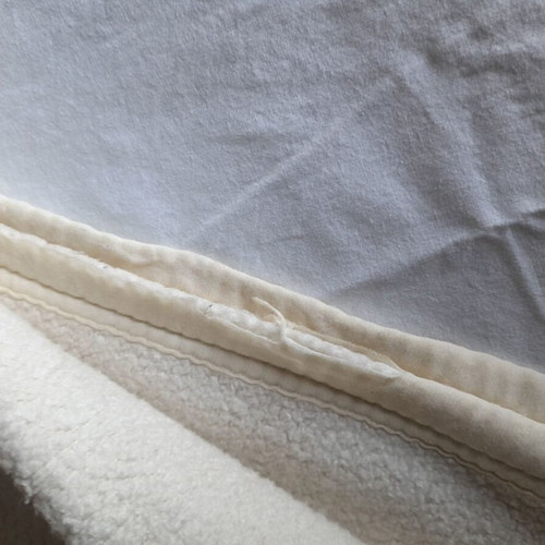 Single blanket used, white color