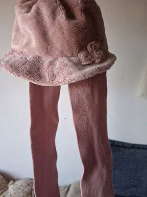 Children's hat with integrated scarf pink like new